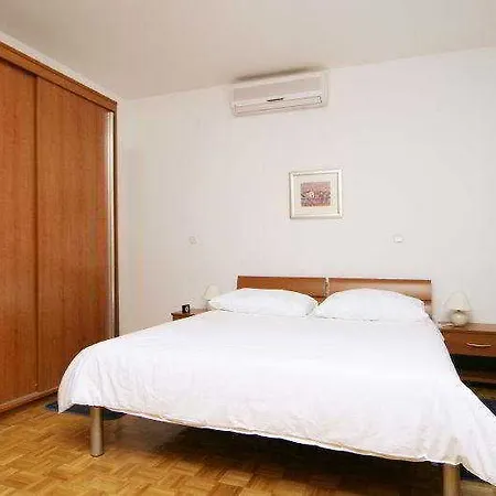 Hotel Villa Pucisca Pucisca